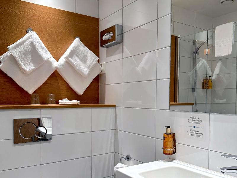 Standard Double Room image 3