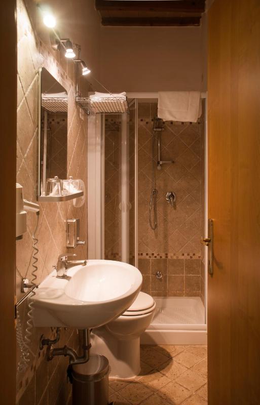 Double Room image 3