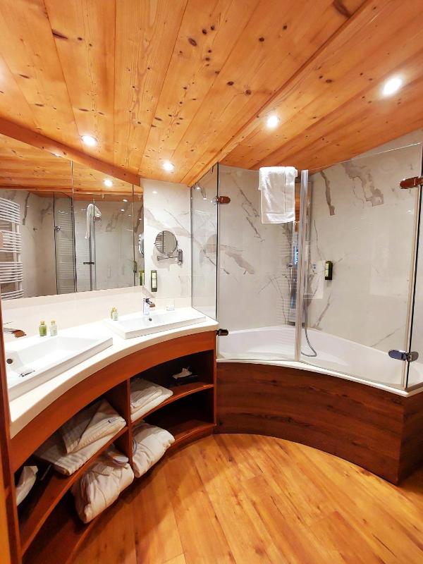 Suite- Free Spa Access image 1