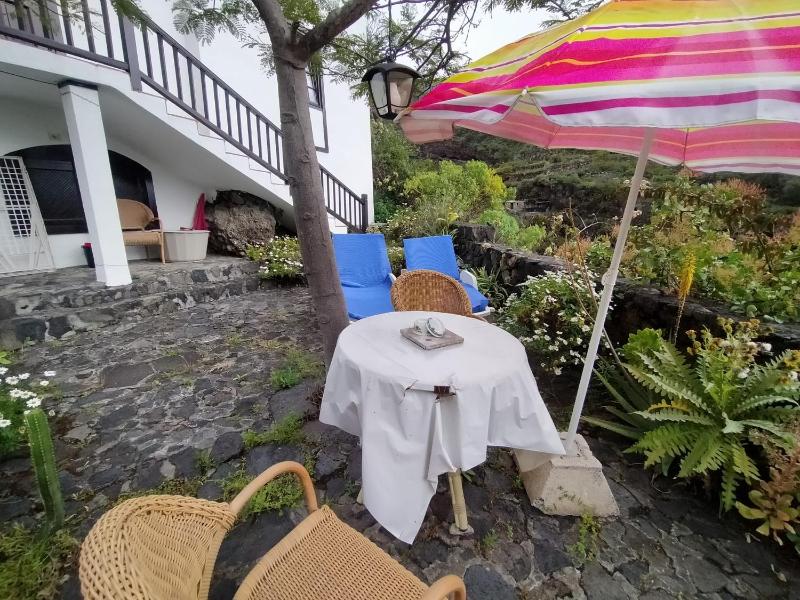 Studio Apartment with Sea View image 2