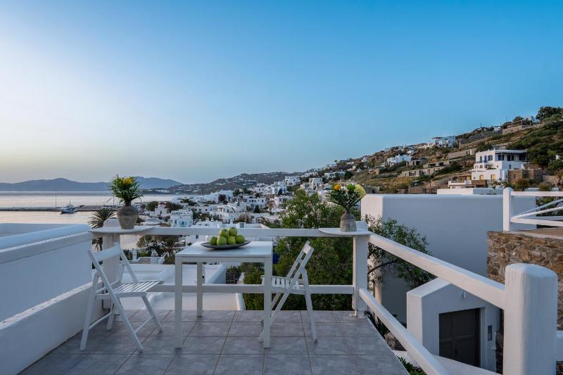 Apartment with private balcony and sunset view image 2