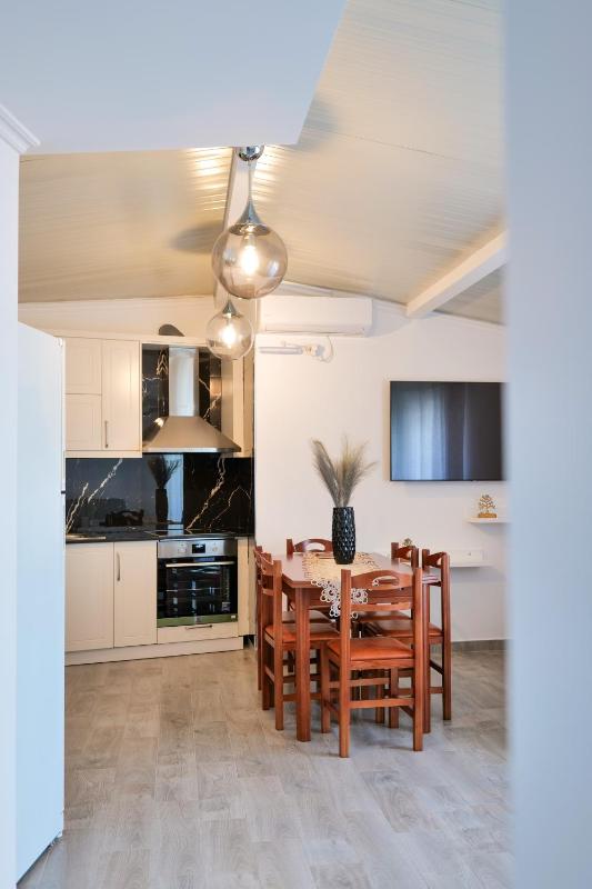 Coastal Dwell - image 15
