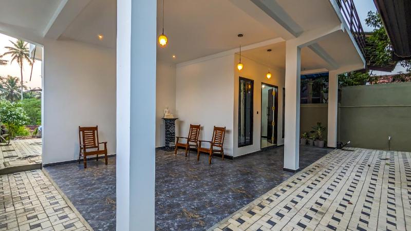Owen Villa - image 10