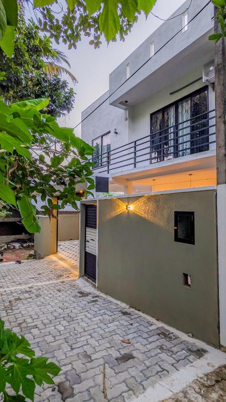 Owen Villa - image 11