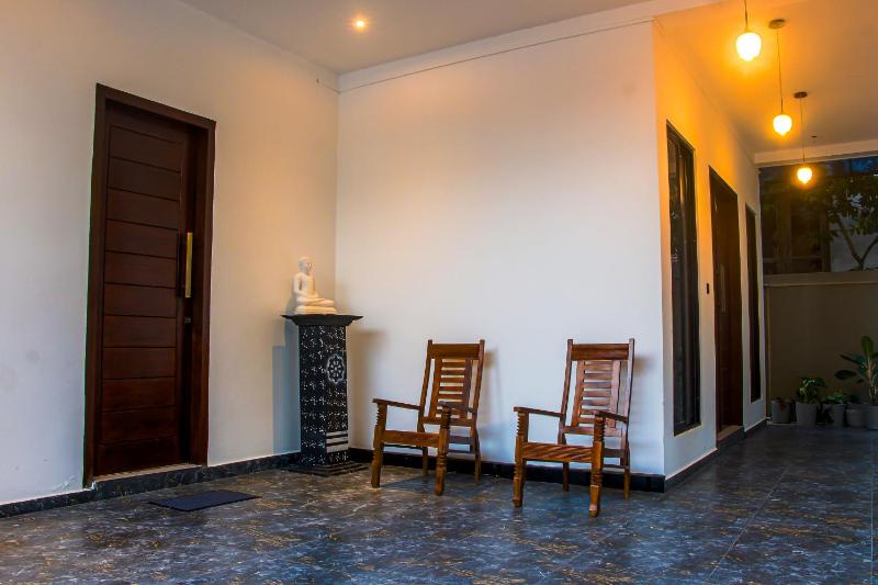 Owen Villa - image 9