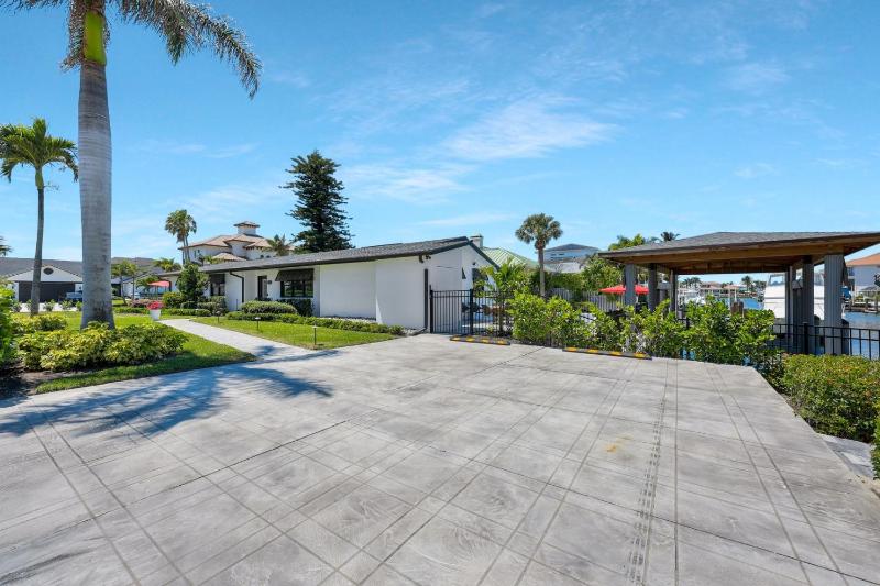 New Listing! Canal Dreaming - Salt Pool - Water View with Dock - image 18