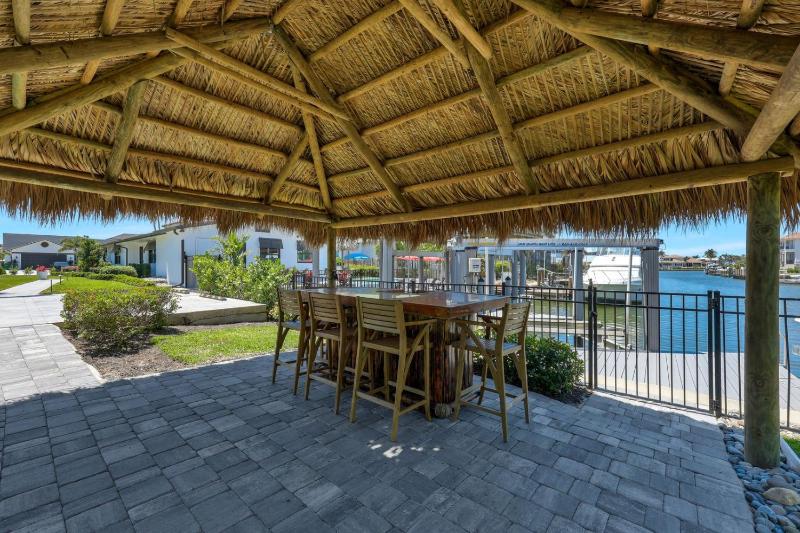 New Listing! Canal Dreaming - Salt Pool - Water View with Dock - image 3