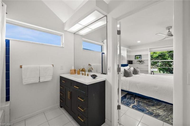 Flamingo Beach House - Water Lot - Canal View - image 21
