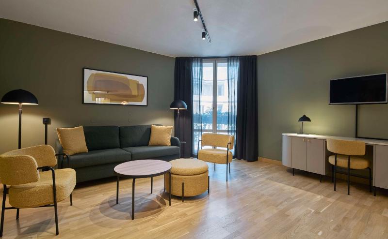 Superior Twin Room image 4