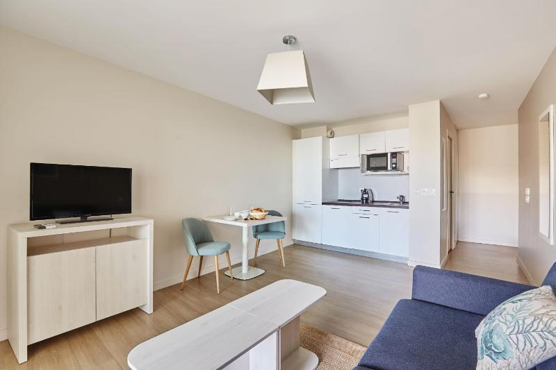 Studio (2 Adults) image 4