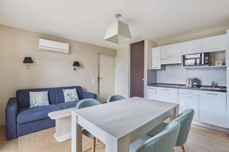Apartment (4 Adults) image 4