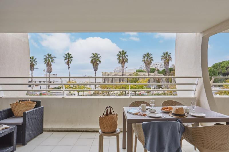 Apartment with Sea View image 3