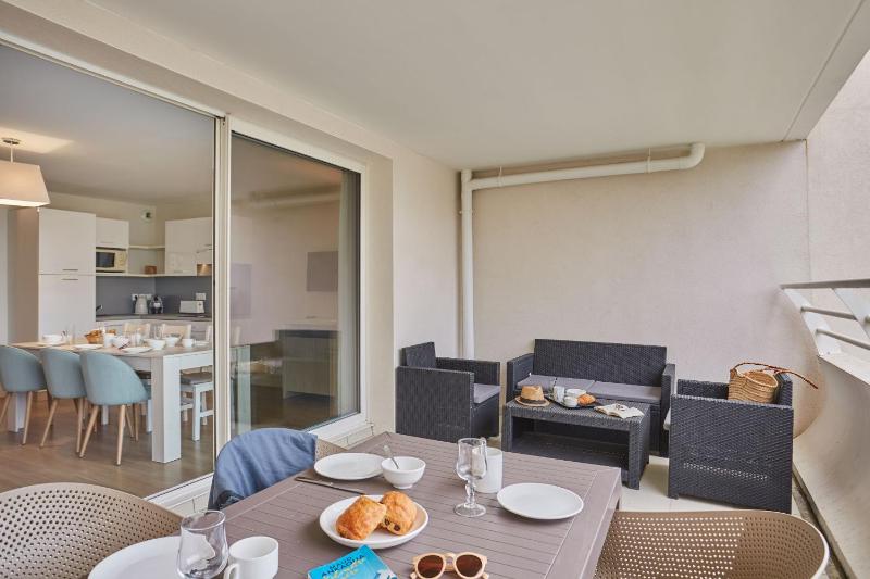 Apartment with Sea View image 2