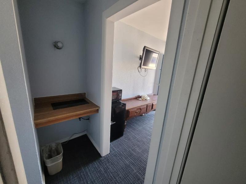 King Bed with Kitchenette Non-Smoking image 2