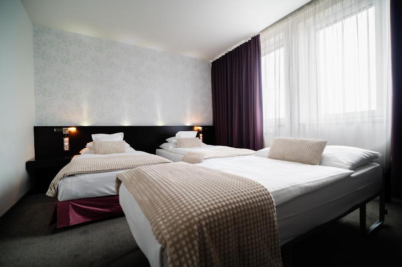 Superior Triple Room image 1
