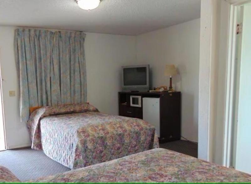 2 Full Beds Non-Smoking image 2