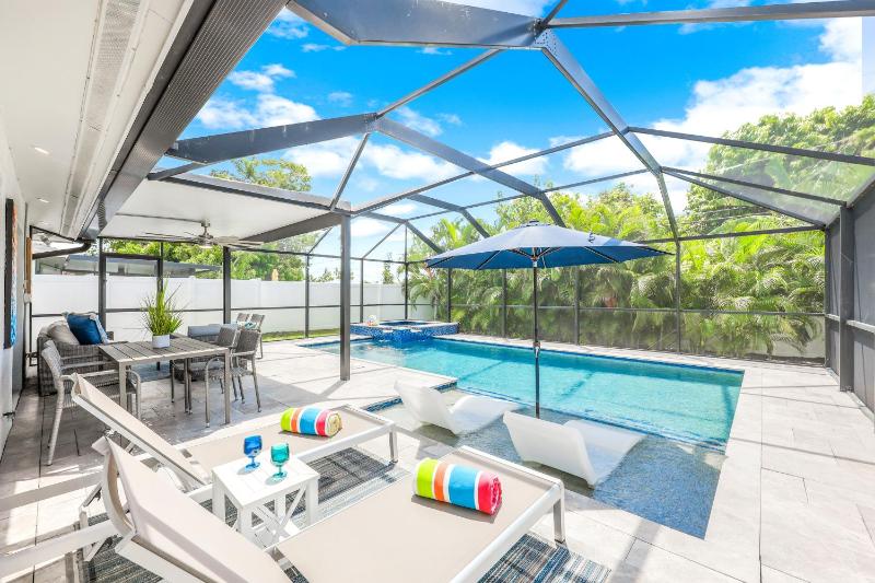 Sea-Renity - 1 Mile To The Beach! Salt Water Pool with Private Shower Pet Friendly Getaway - image 1