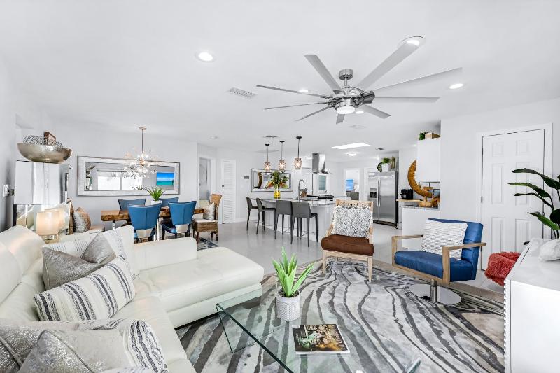 Sea-Renity - 1 Mile To The Beach! Salt Water Pool with Private Shower Pet Friendly Getaway - image 19