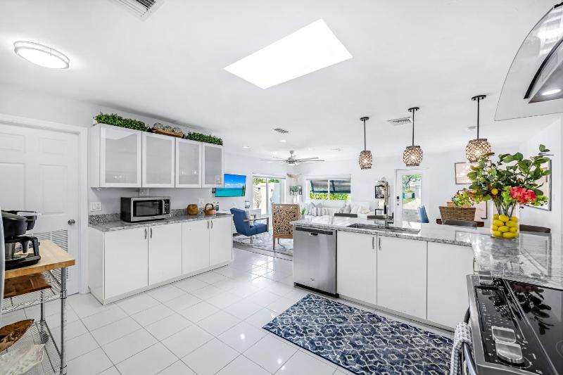 Sea-Renity - 1 Mile To The Beach! Salt Water Pool with Private Shower Pet Friendly Getaway - image 28