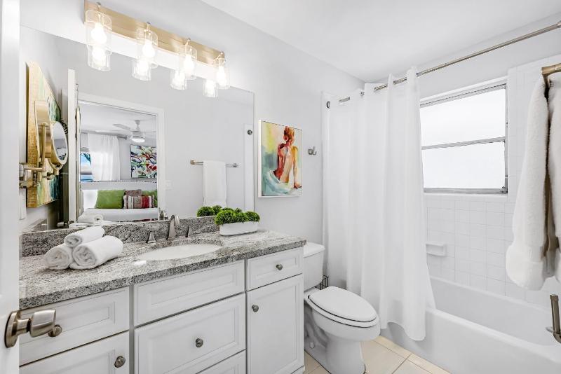 Sea-Renity - 1 Mile To The Beach! Salt Water Pool with Private Shower Pet Friendly Getaway - image 9