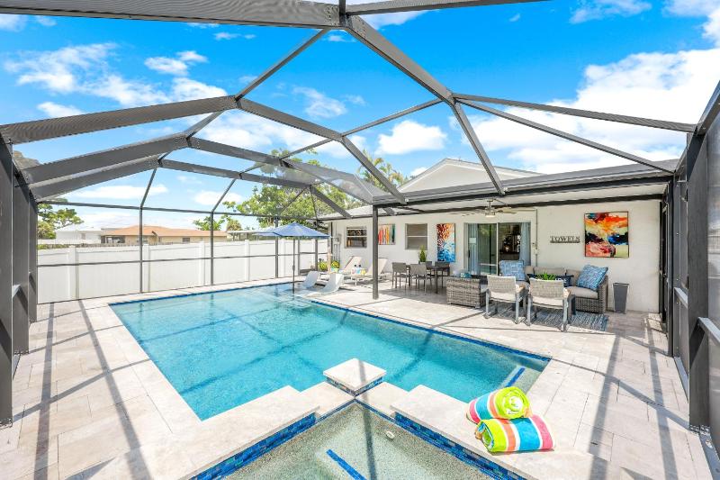 Sea-Renity - 1 Mile To The Beach! Salt Water Pool with Private Shower Pet Friendly Getaway - image 13