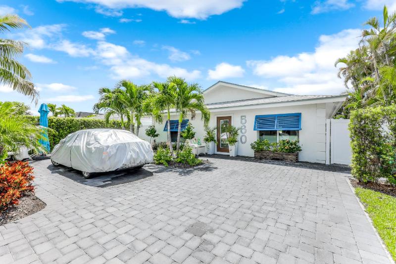 Sea-Renity - 1 Mile To The Beach! Salt Water Pool with Private Shower Pet Friendly Getaway - image 18