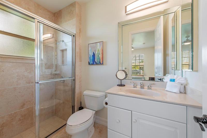 Serenity by the Gulf! - 1 Mile To Vanderbilt Beach! - 4 Bedroom! - image 8