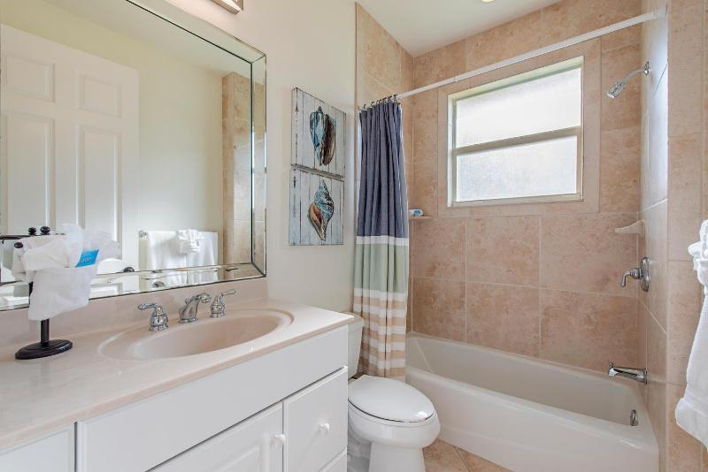 Serenity by the Gulf! - 1 Mile To Vanderbilt Beach! - 4 Bedroom! - image 12