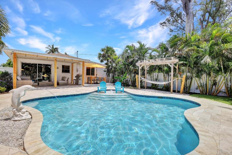 The Beach House! - 1 Mile to Vanderbilt Beach! Southern Exposure Pool - image 1