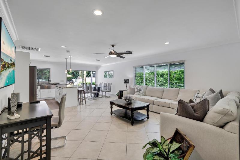 The Beach House! - 1 Mile to Vanderbilt Beach! Southern Exposure Pool - image 25