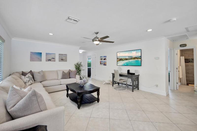 The Beach House! - 1 Mile to Vanderbilt Beach! Southern Exposure Pool - image 23