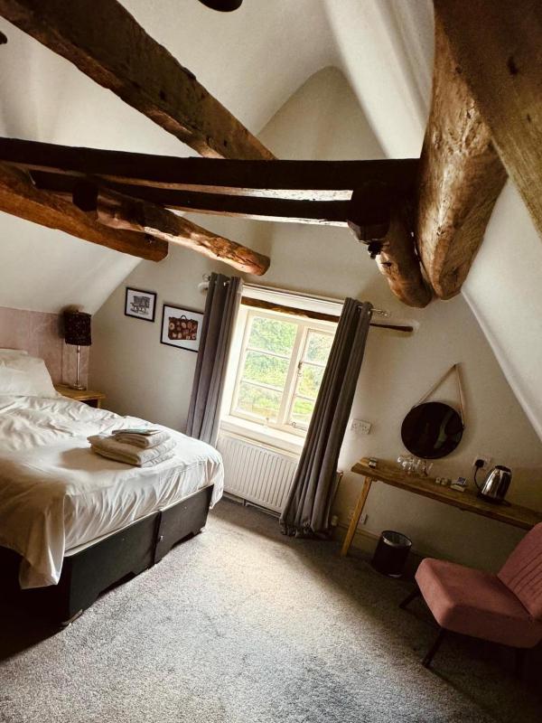 Double Room with Bathroom image 1