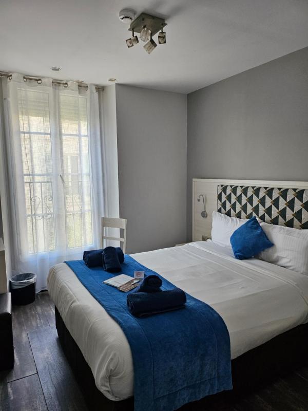 Standard Double Room with Partial Sea View image 1