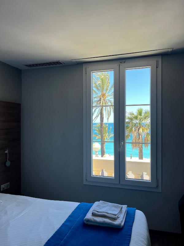 Comfort Double Room with Sea View image 3