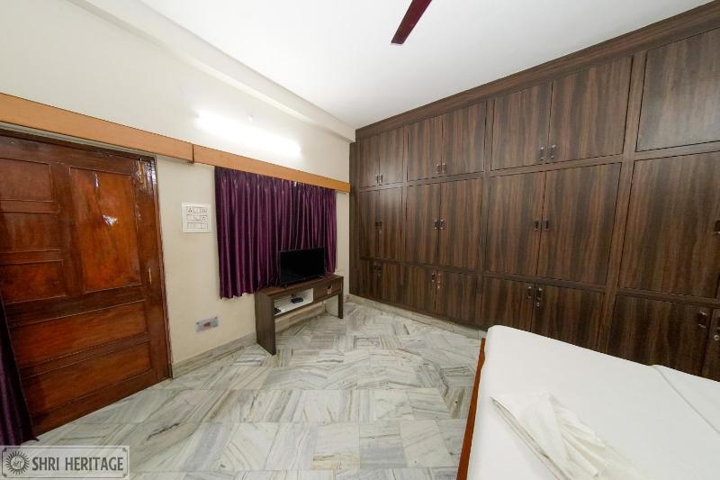 Shri Heritage - Entire Cozy Floor at Assi Varanasi - image 11