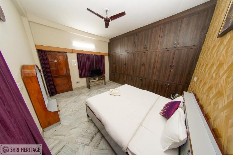 Shri Heritage - Entire Cozy Floor at Assi Varanasi - image 8