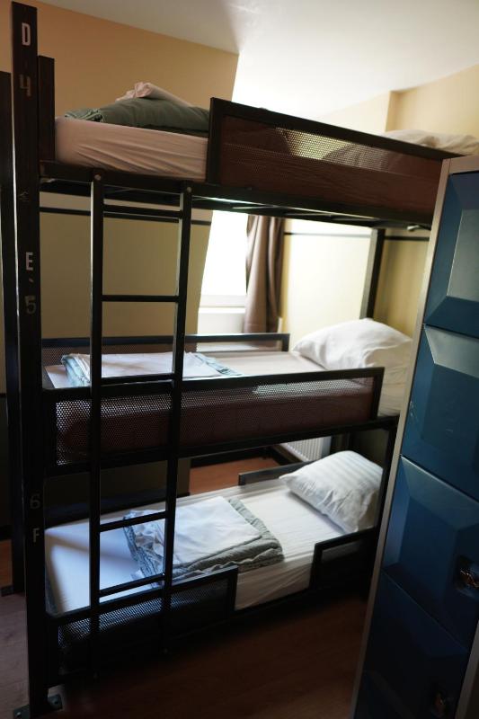 Bed in 6-Bed Mixed Dormitory Room image 3