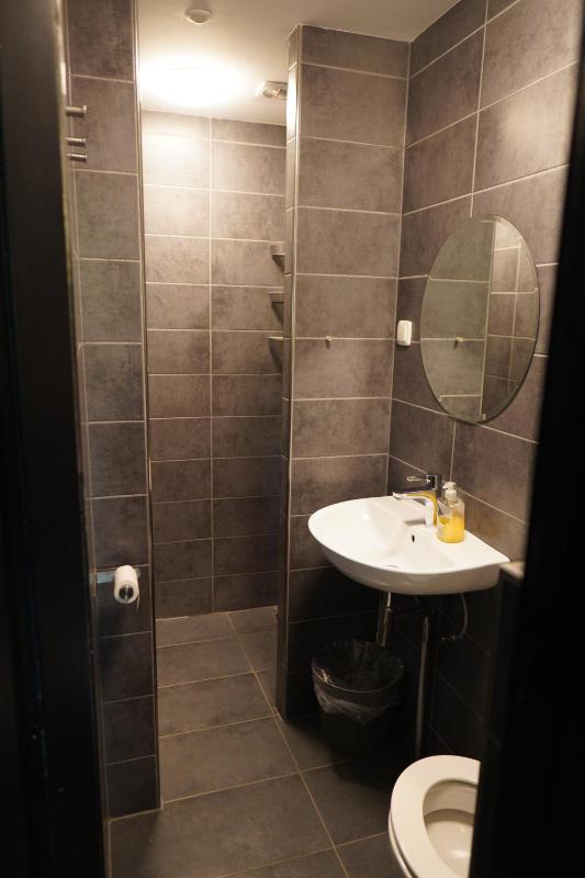Twin Room image 3
