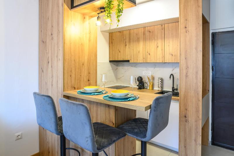 Bright & Modern Apt - CityCenter - image 10