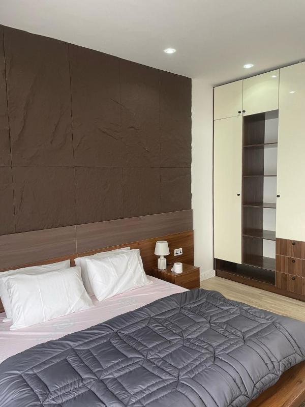 Luxurious 2 bedroom - image 9