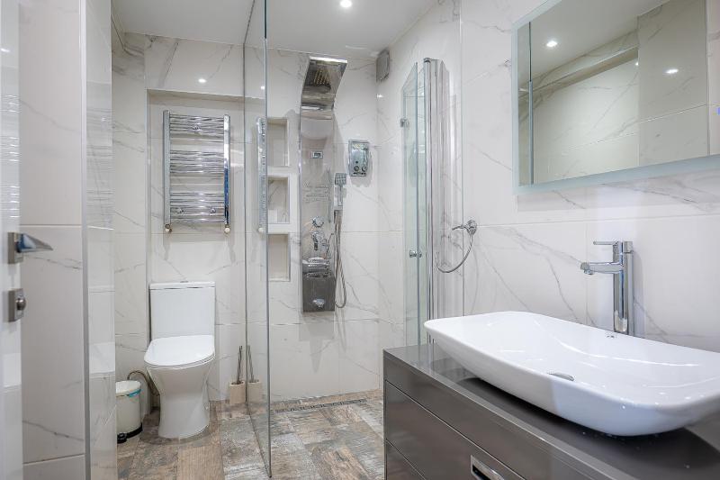 EuroEastVentures Luxury Apartments - image 15