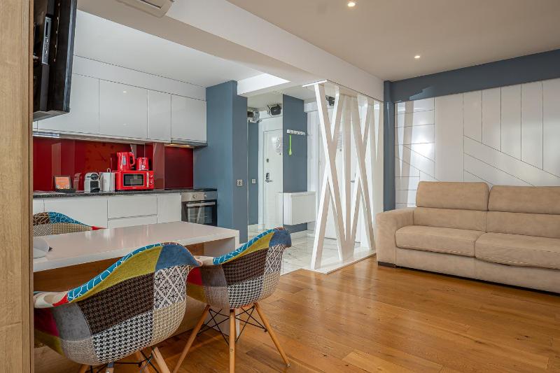 EuroEastVentures Luxury Apartments - image 4
