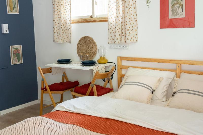 Dotan's Boutique Studios - By The Beach! - image 8
