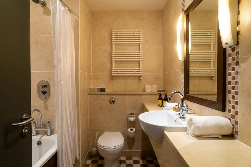 Twin Room image 3