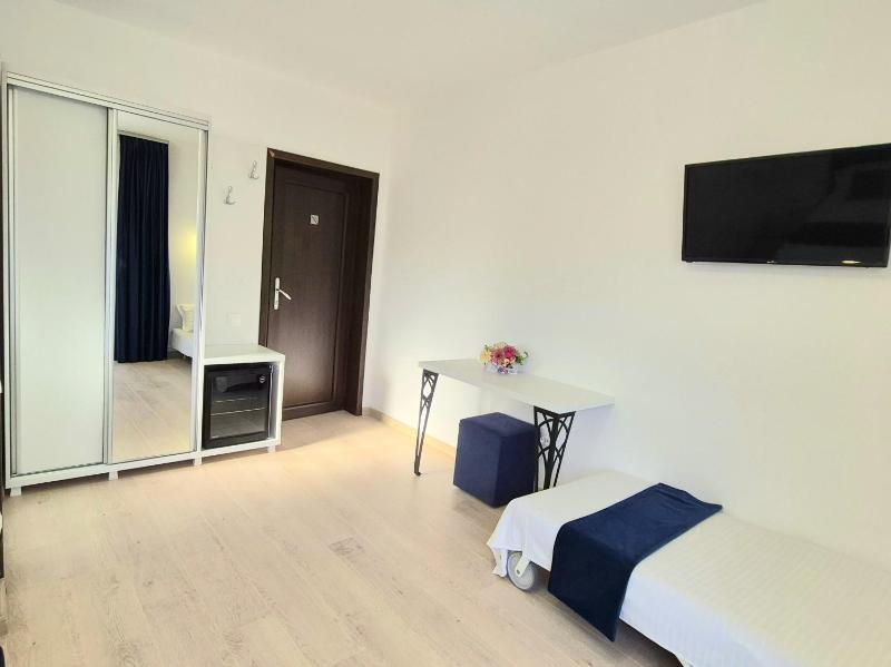Triple Room image 2