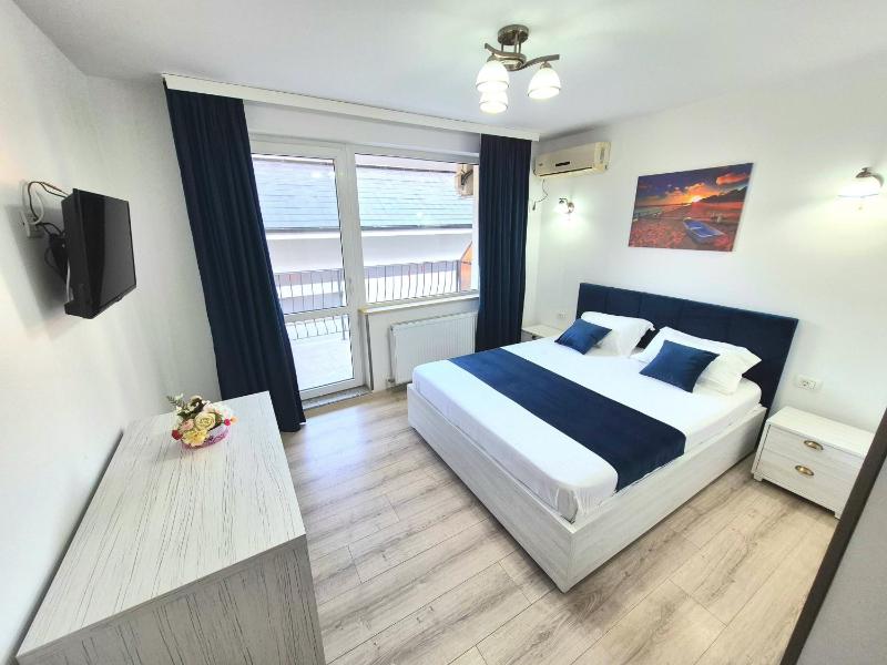 Double Room image 1