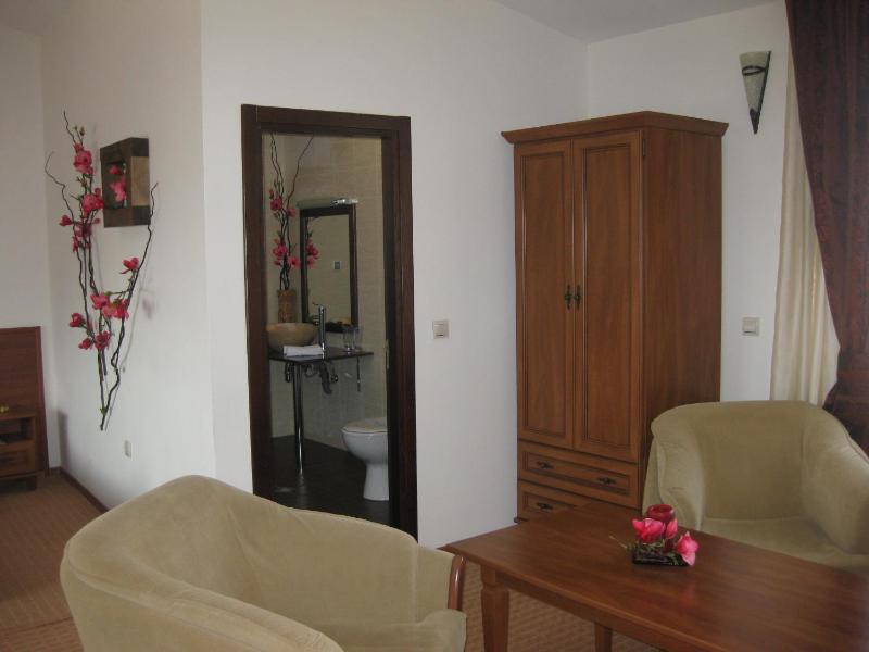 Family Suite (2 Adults + 2 Children) image 3