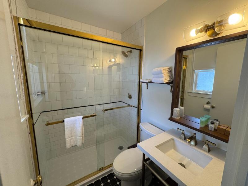 Deluxe Double or Twin Room image 2