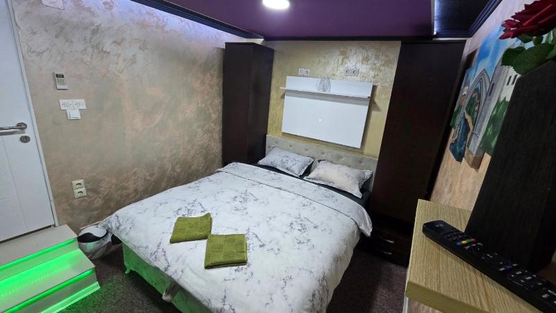 Double Room with Private Bathroom image 3
