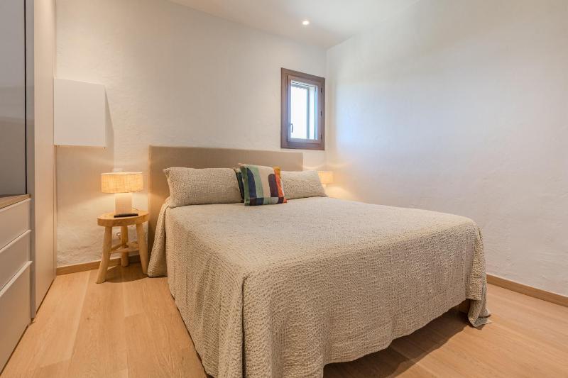 One-Bedroom Apartment with Sea View - High Floor image 4